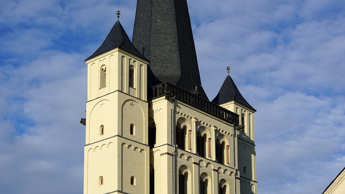 Westwerk der Abteikirche Brauweiler nach der Sanierung