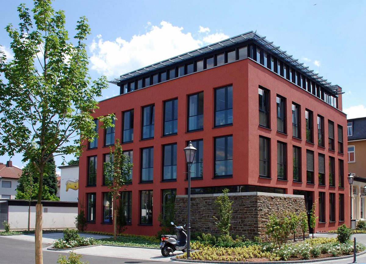Service- und Bürogebäude an der Entlastungsstraße