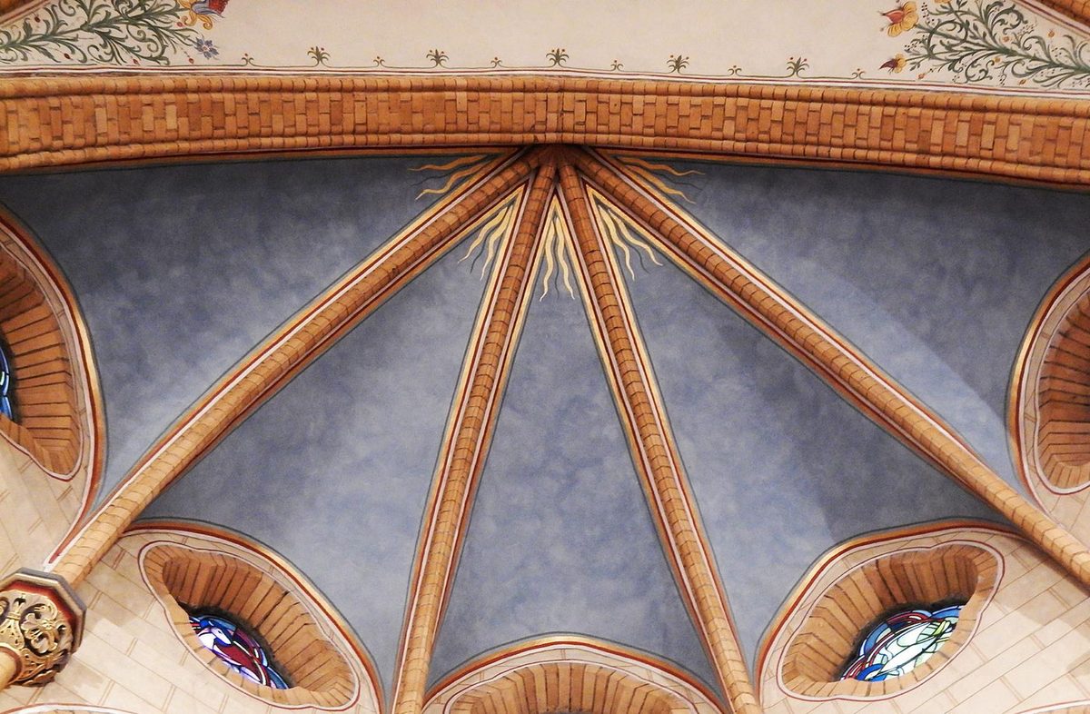 Ausgemaltes Gewölbe der Pfarrkirche St. Matthäus nach der Innensanierung